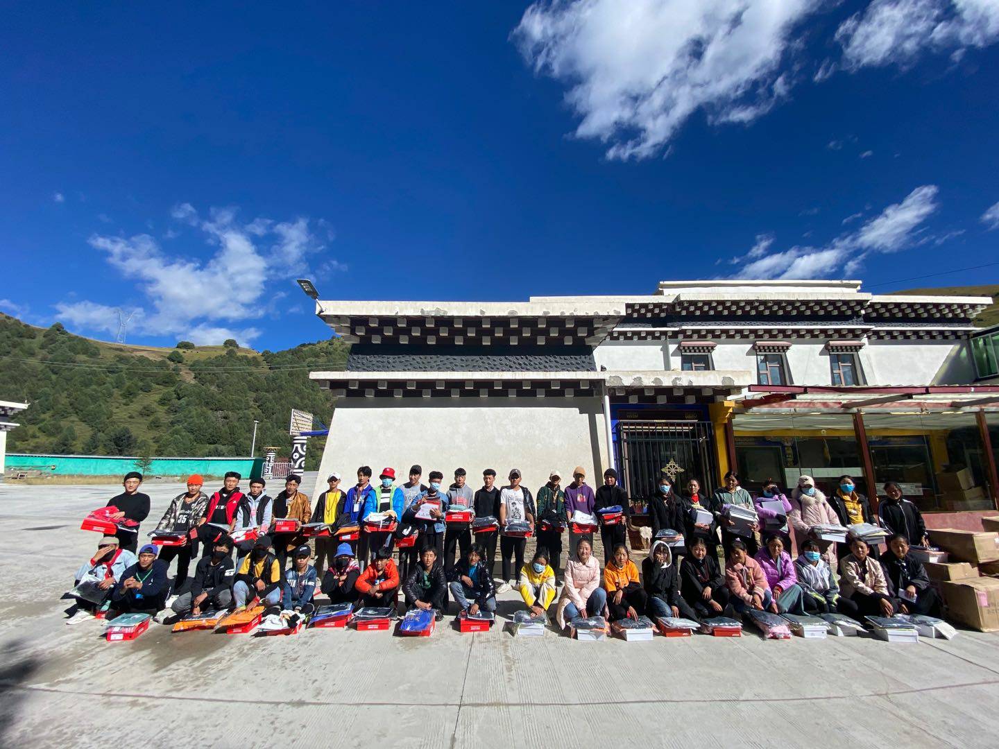 博业体育平台登录官网(中国)官方网站公益回顾丨家国同欢月同圆 温暖满载甘孜州(图8)